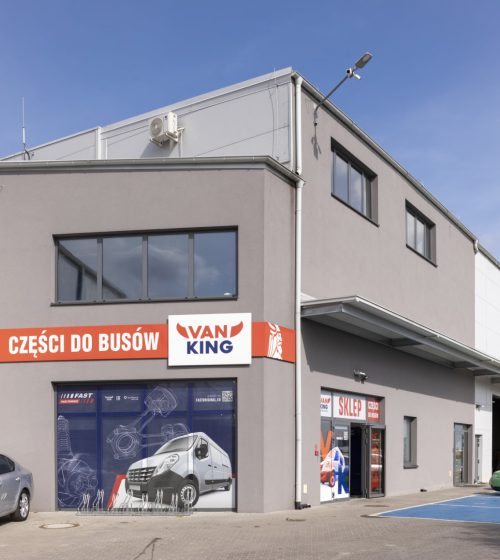 van-king-niepolomice-hala-magazynowa-elewacja-biuro-wejscie-11